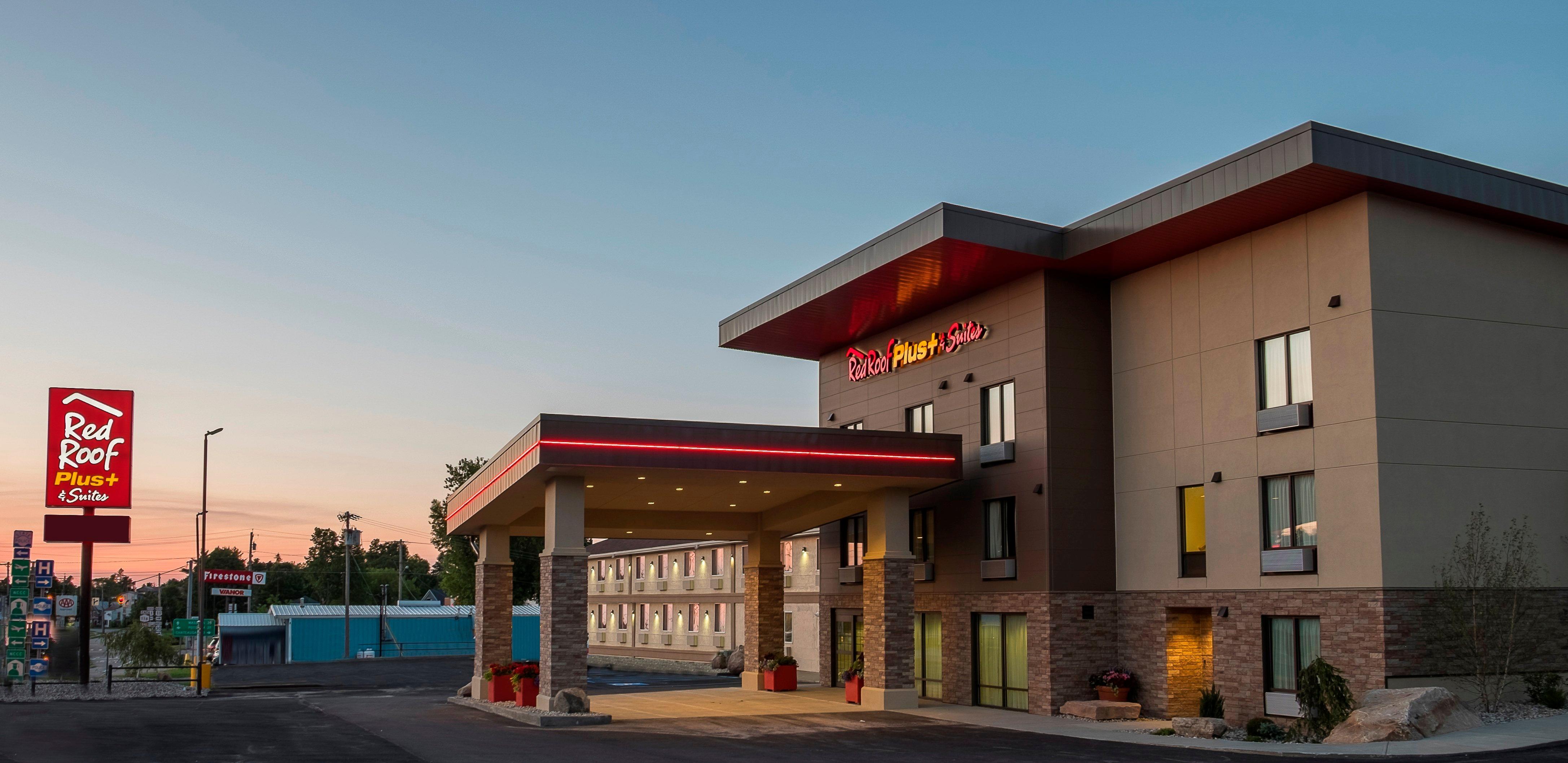 Red Roof Inn Plus+ & Suites Malone Exterior foto