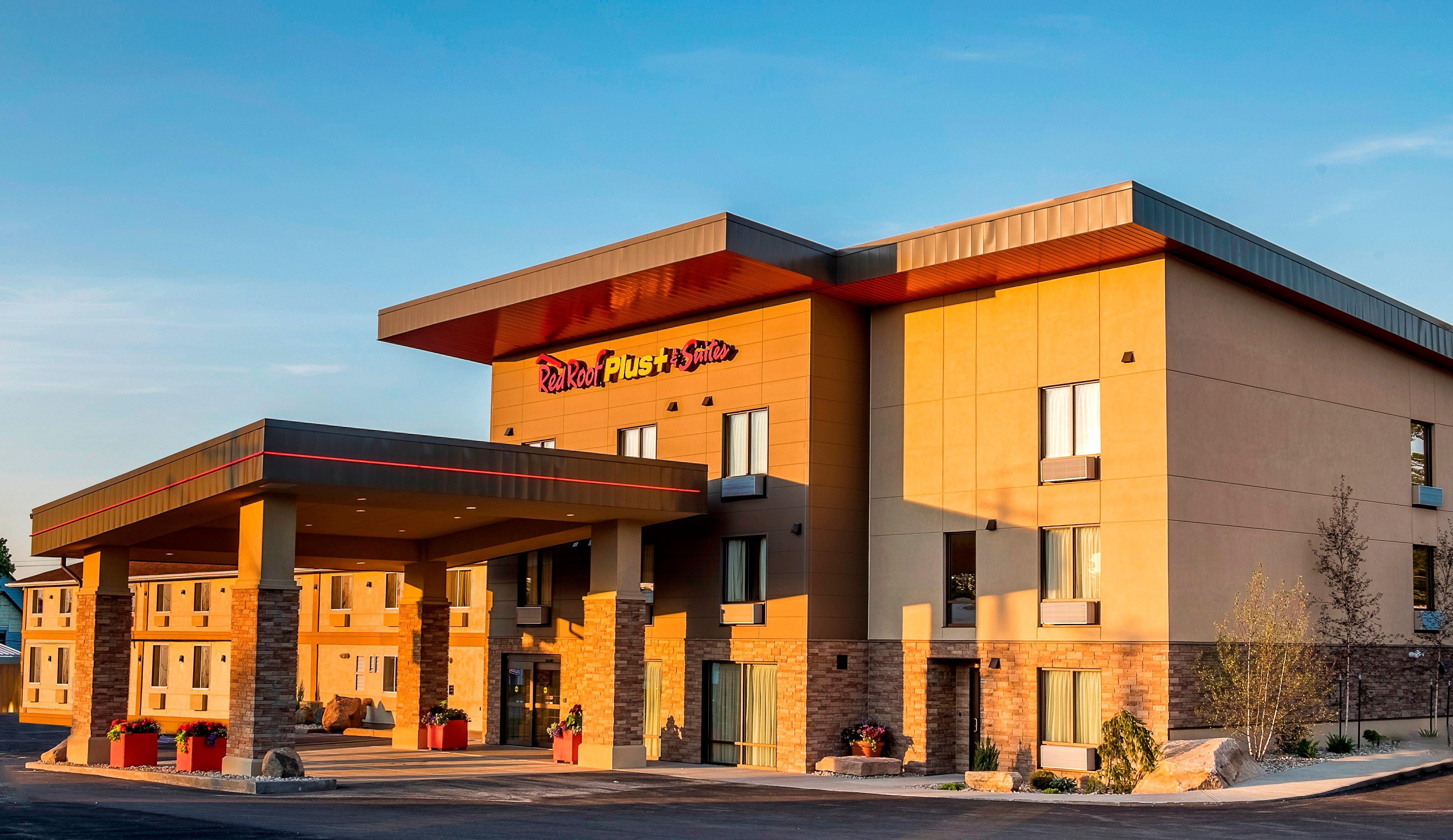 Red Roof Inn Plus+ & Suites Malone Exterior foto