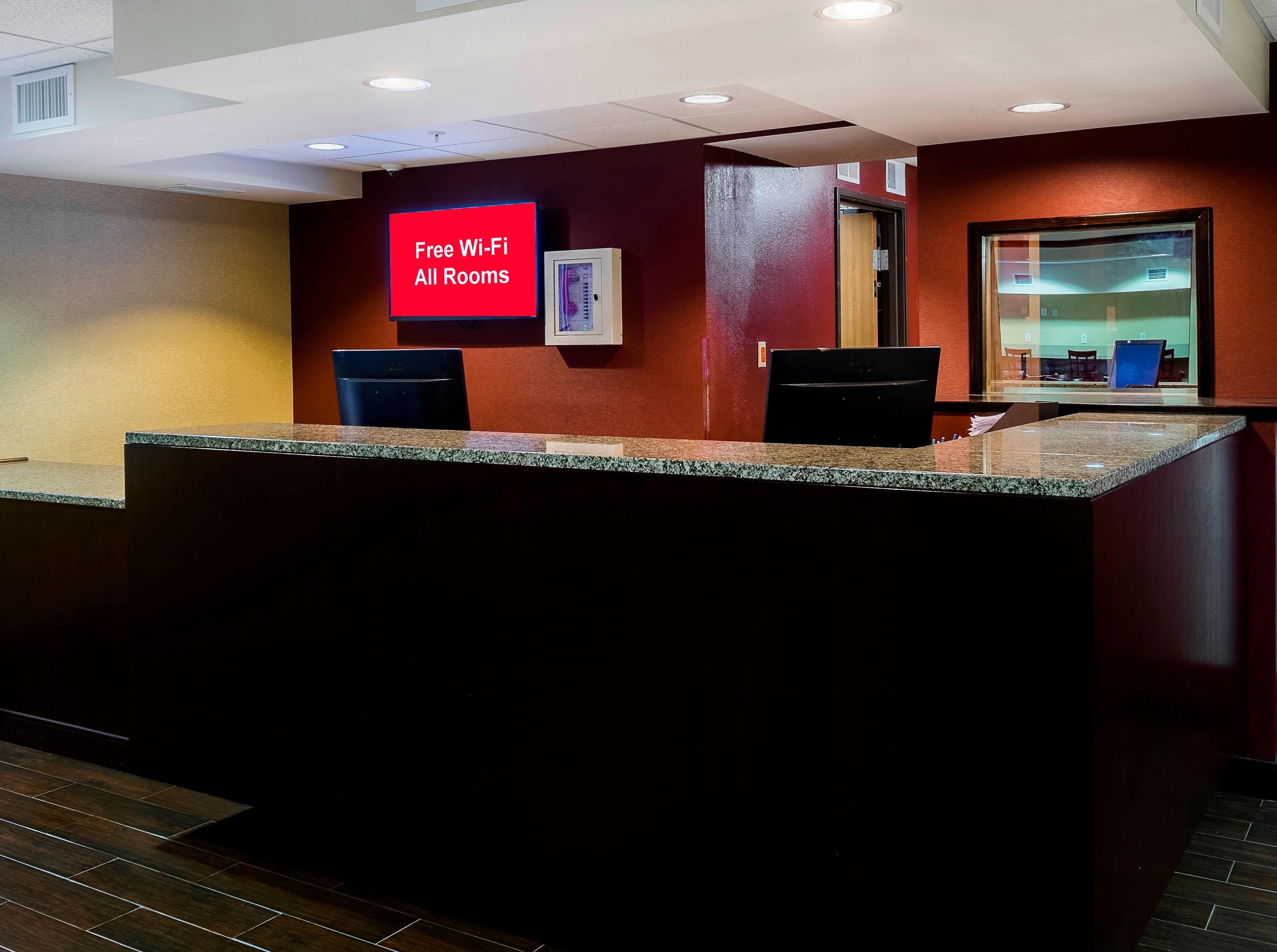 Red Roof Inn Plus+ & Suites Malone Exterior foto